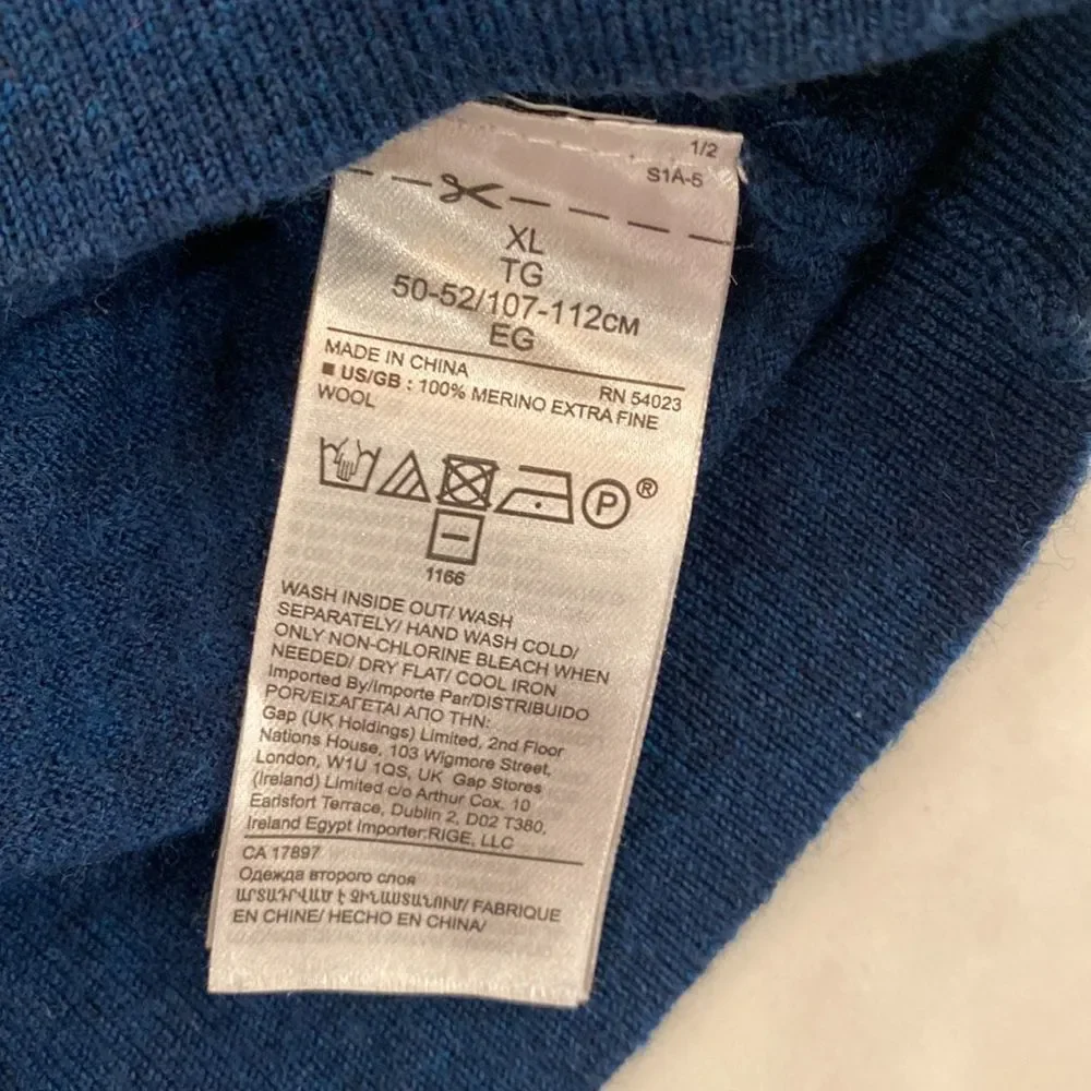 Banana Republic, V-Neck, 100% Merino Wool, Size Large